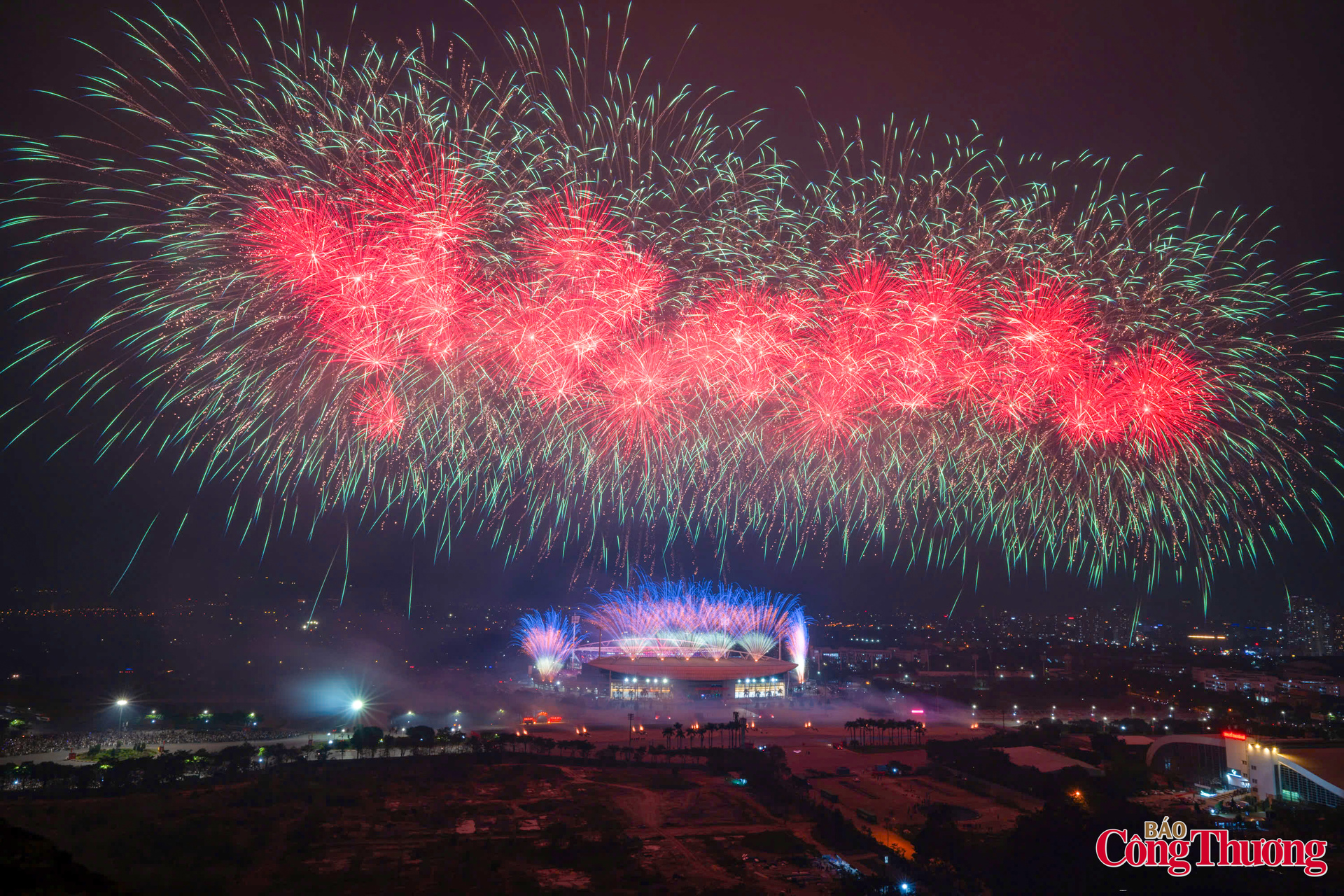 Mãn nhãn màn pháo hoa chào mừng thành công Đại hội XIV của Đảng - 19