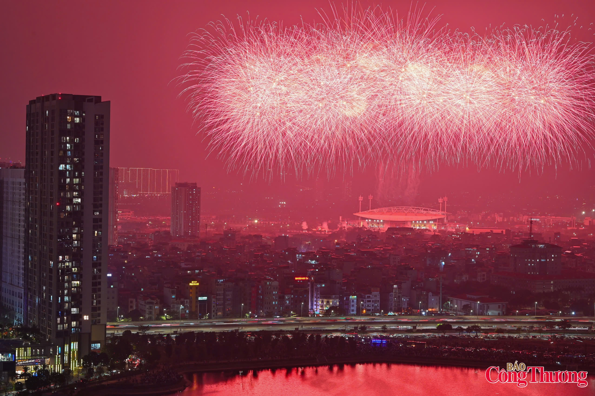 Mãn nhãn màn pháo hoa chào mừng thành công Đại hội XIV của Đảng - 2