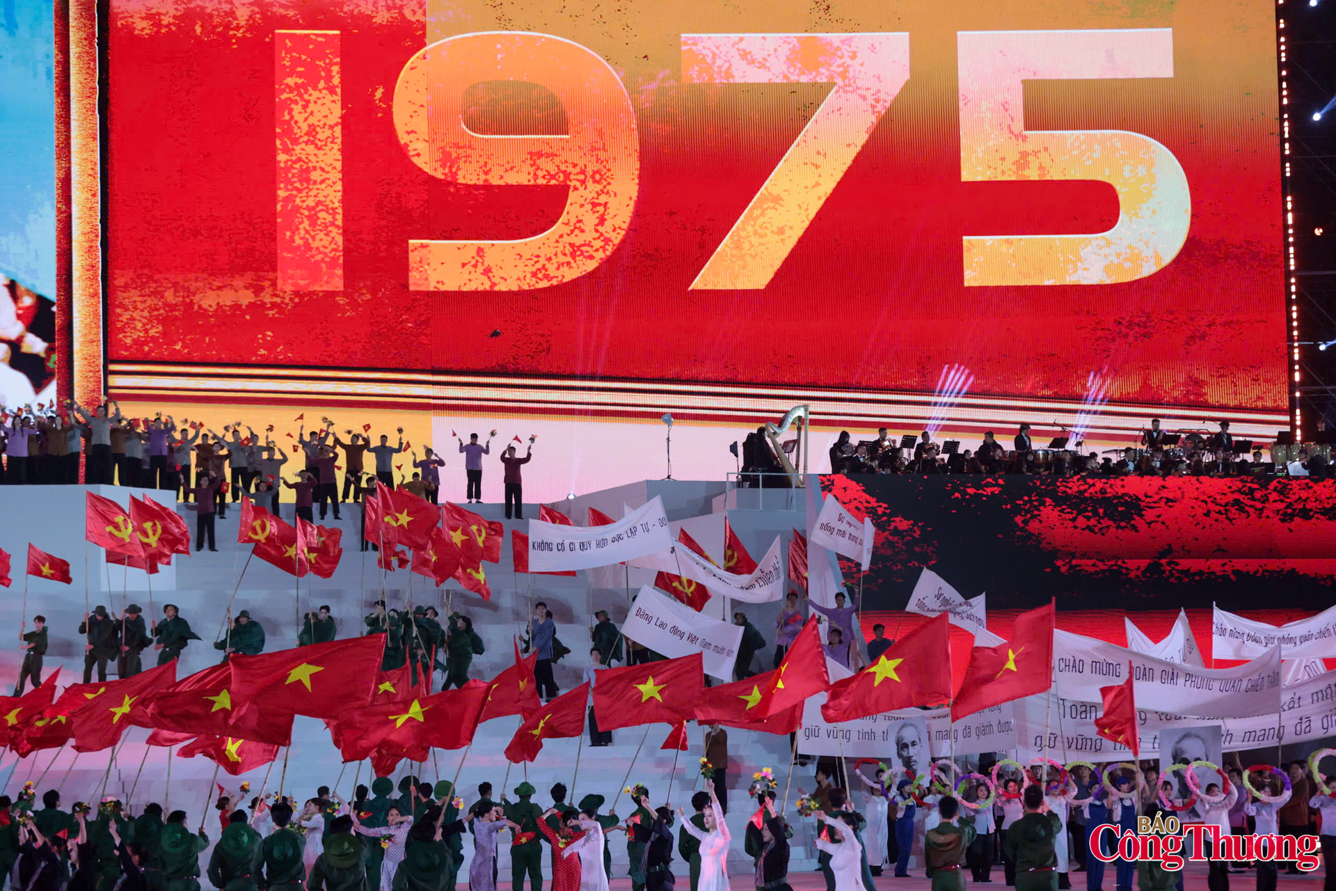 Chương trình nghệ thuật đặc biệt 'Dưới lá cờ vẻ vang của Đảng' - 14