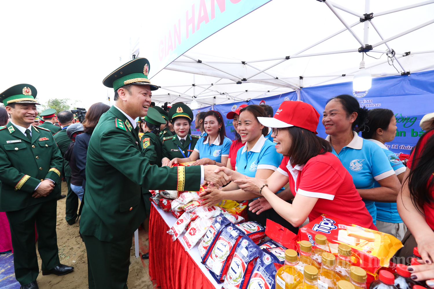 Ấm tình Xuân Biên phòng tại vùng cao Hà Tĩnh - 13