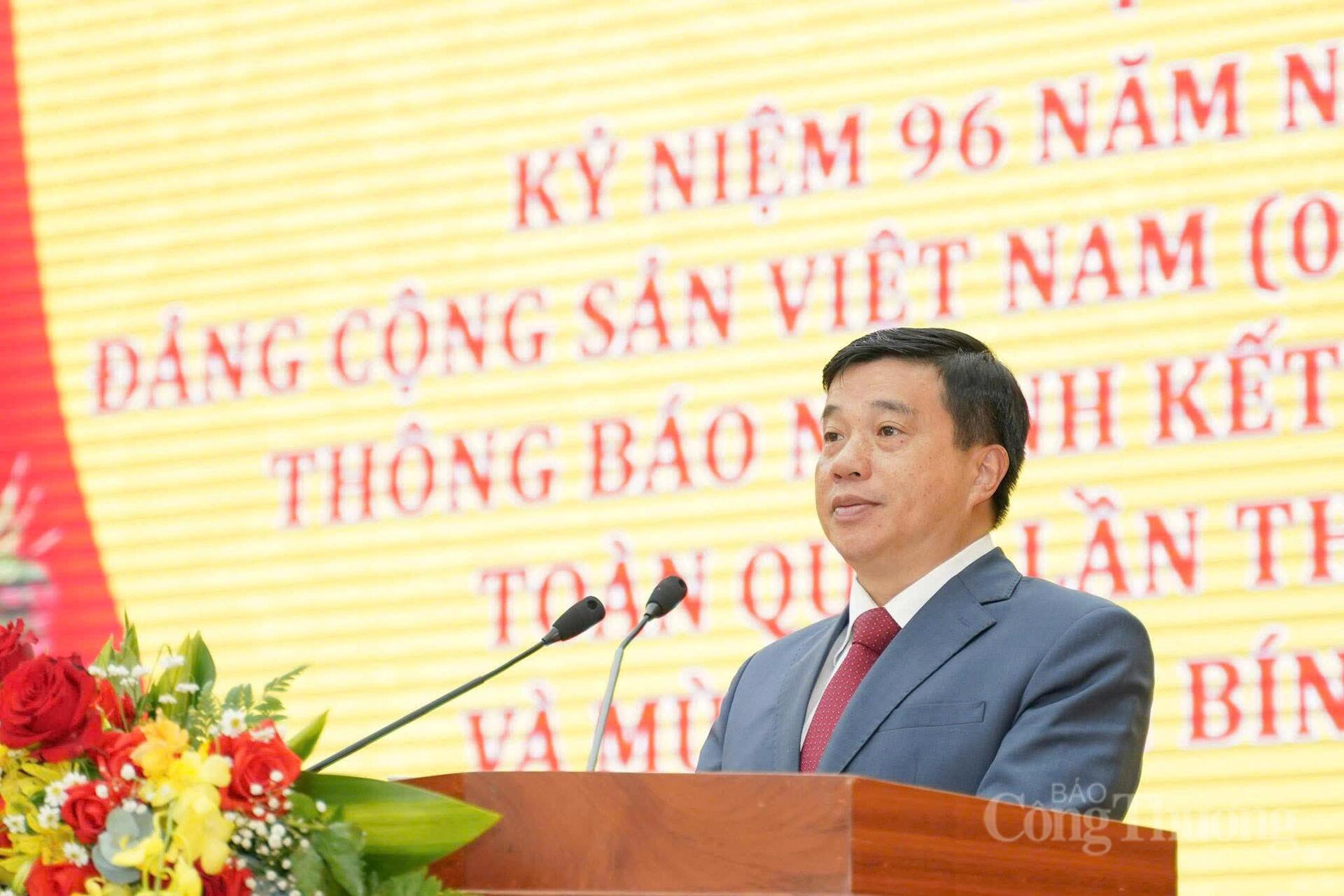 Đồng chí Y Thanh Hà Niê Kđăm, Ủy viên Ban Chấp hành Trung ương Đảng, Bí thư Tỉnh ủy Lâm Đồng phát biểu tại buổi gặp mặt. Ảnh: Minh An