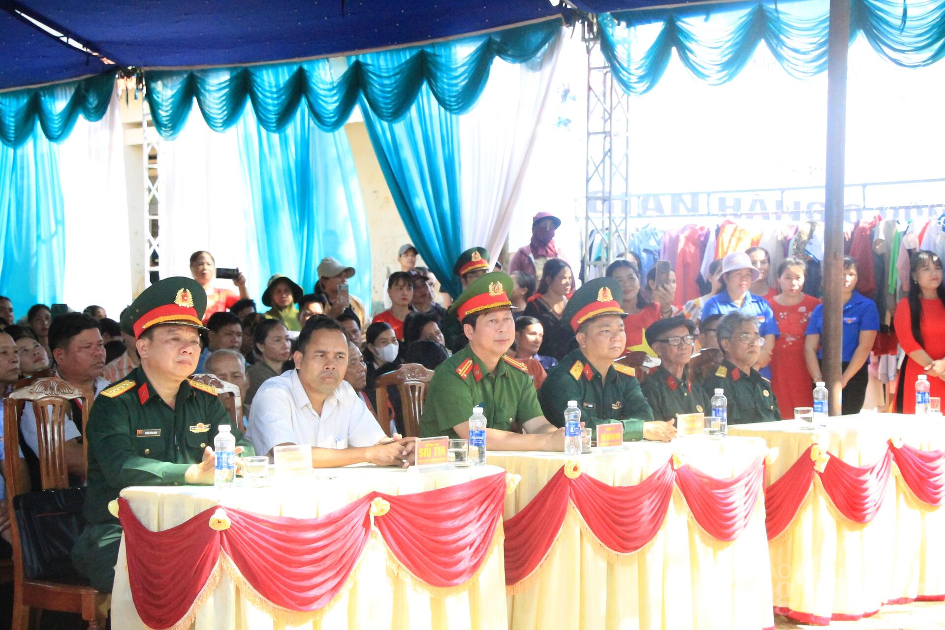 Gia Lai: Chăm lo Tết cho đồng bào biên giới Ia O - 9