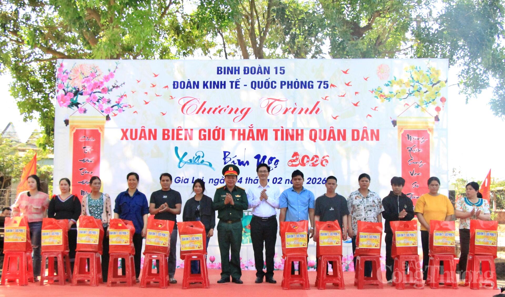Gia Lai: Chăm lo Tết cho đồng bào biên giới Ia O - 1
