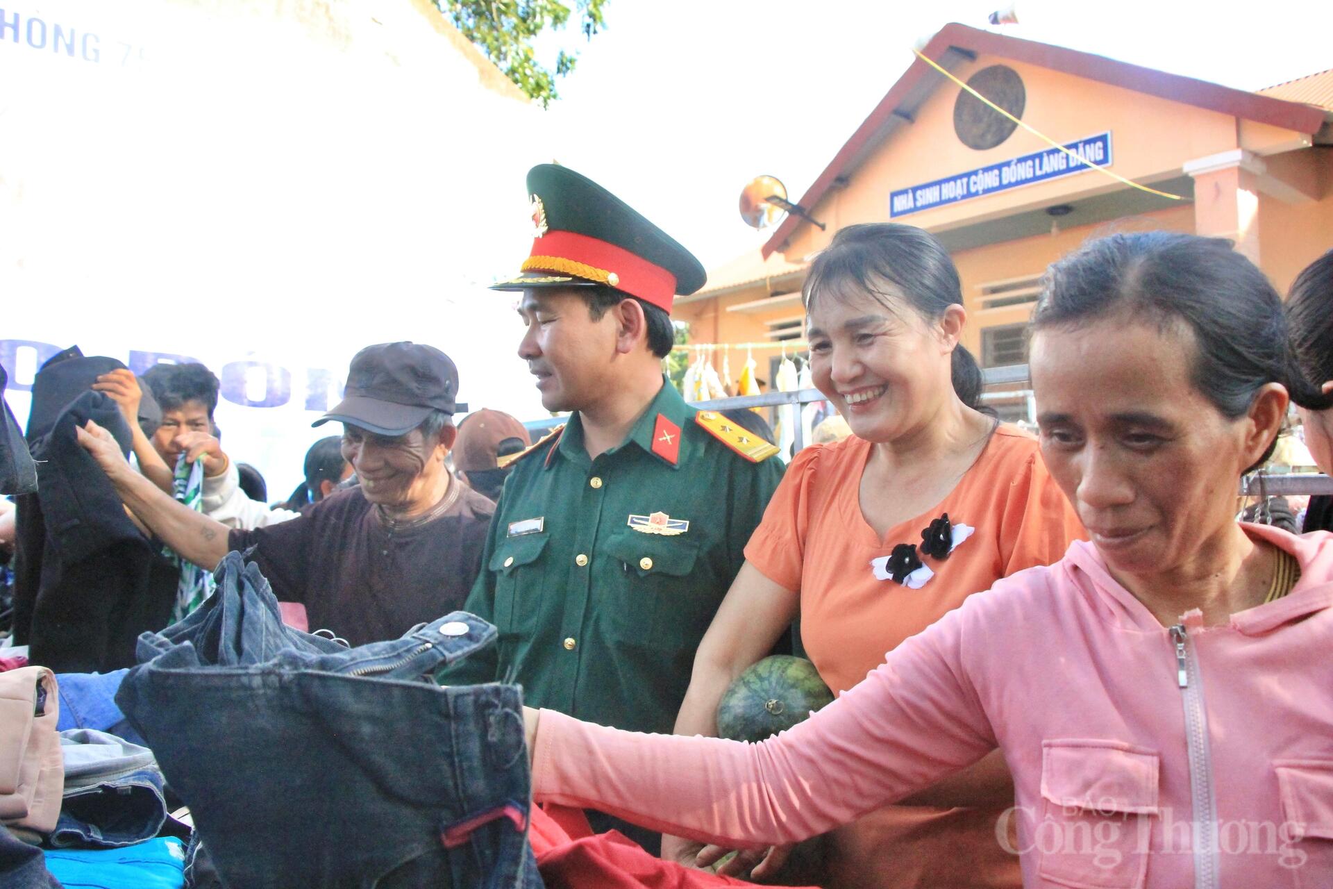 Gia Lai: Chăm lo Tết cho đồng bào biên giới Ia O - 15