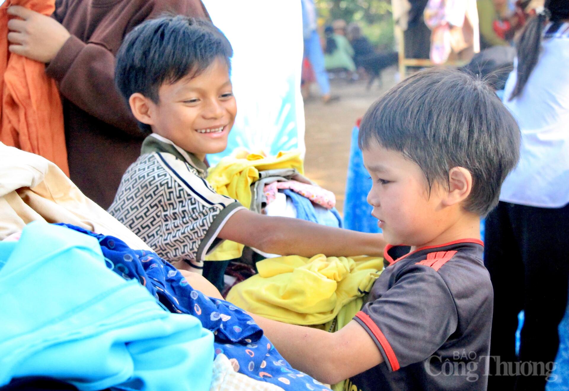 Gia Lai: Chăm lo Tết cho đồng bào biên giới Ia O - 17