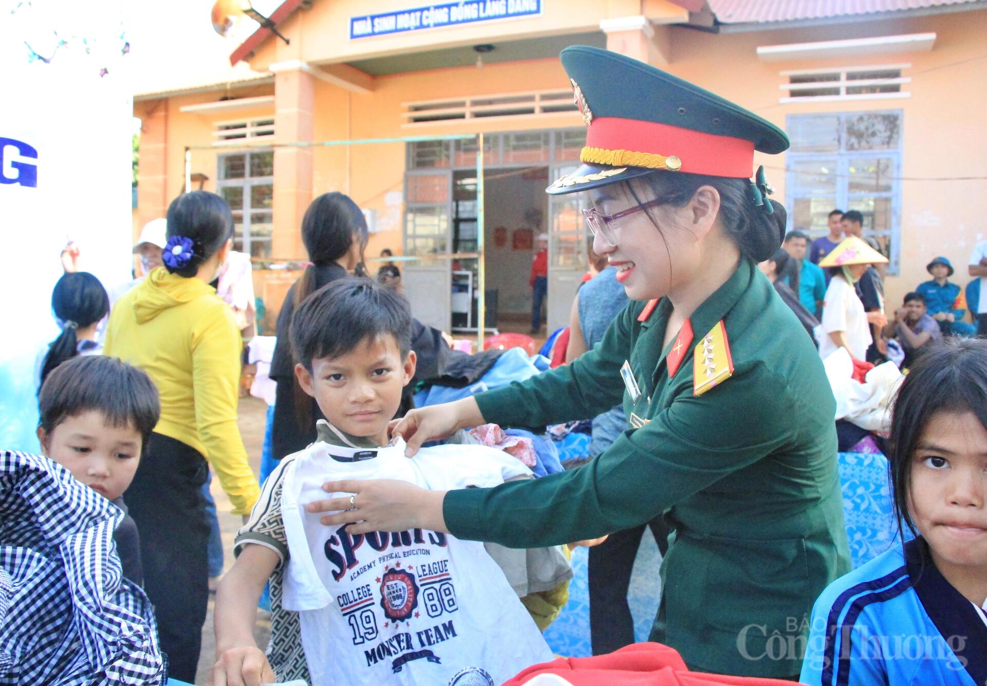 Gia Lai: Chăm lo Tết cho đồng bào biên giới Ia O - 16