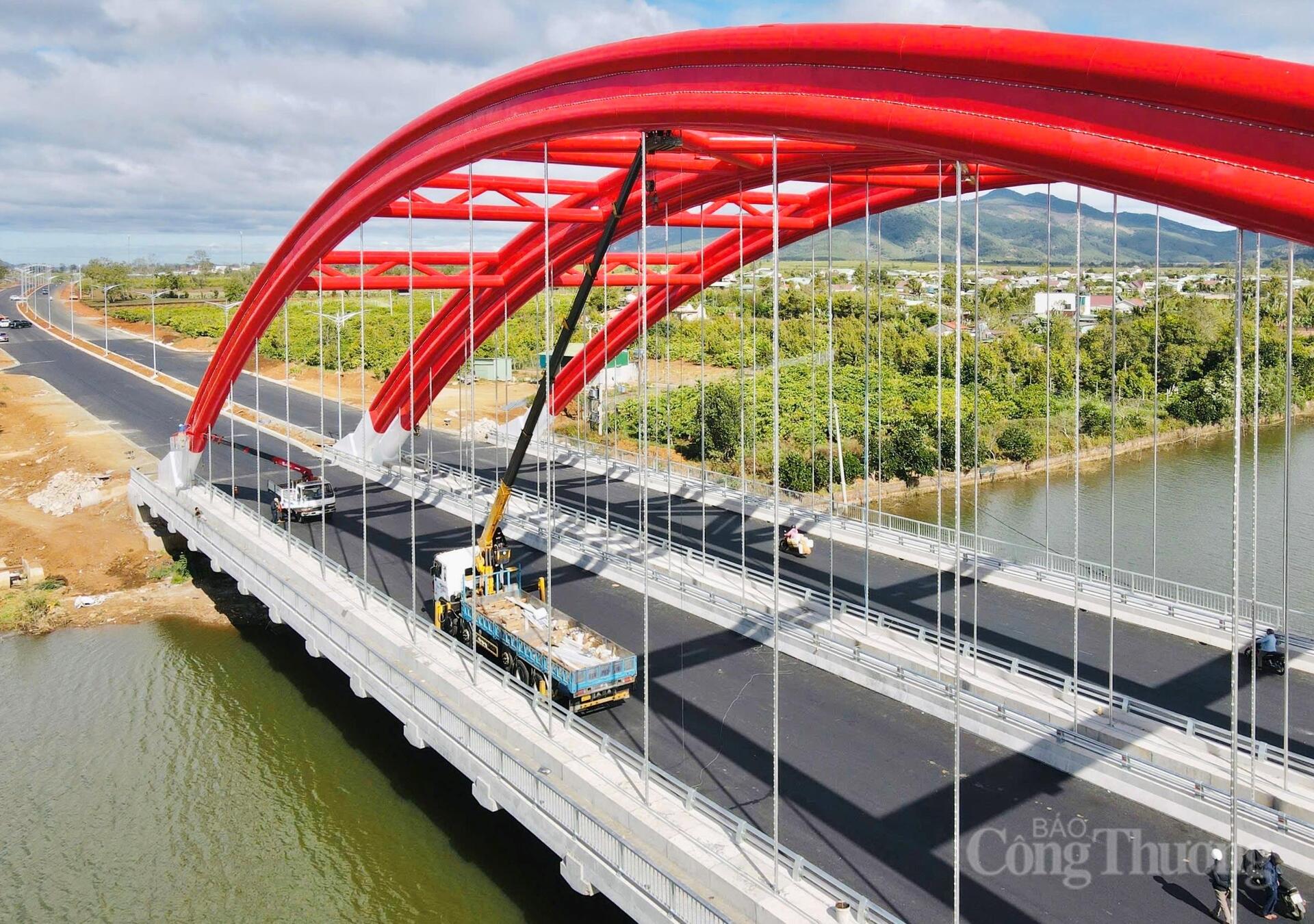 Cận cảnh đường hành lang kinh tế 1.200 tỷ đồng sắp 'về đích' ở Gia Lai - 10