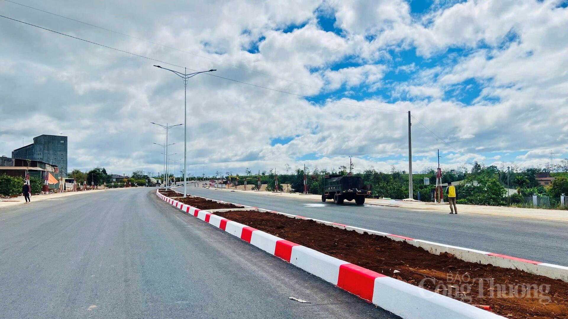 Cận cảnh đường hành lang kinh tế 1.200 tỷ đồng sắp 'về đích' ở Gia Lai - 3