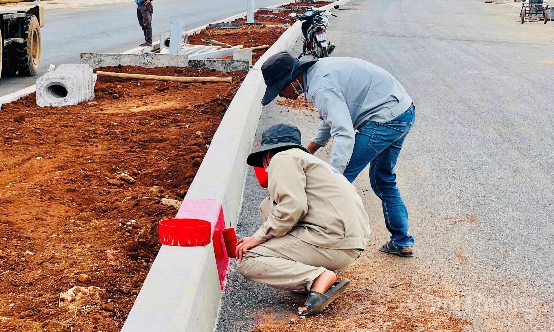 Cận cảnh đường hành lang kinh tế 1.200 tỷ đồng sắp 'về đích' ở Gia Lai - 13