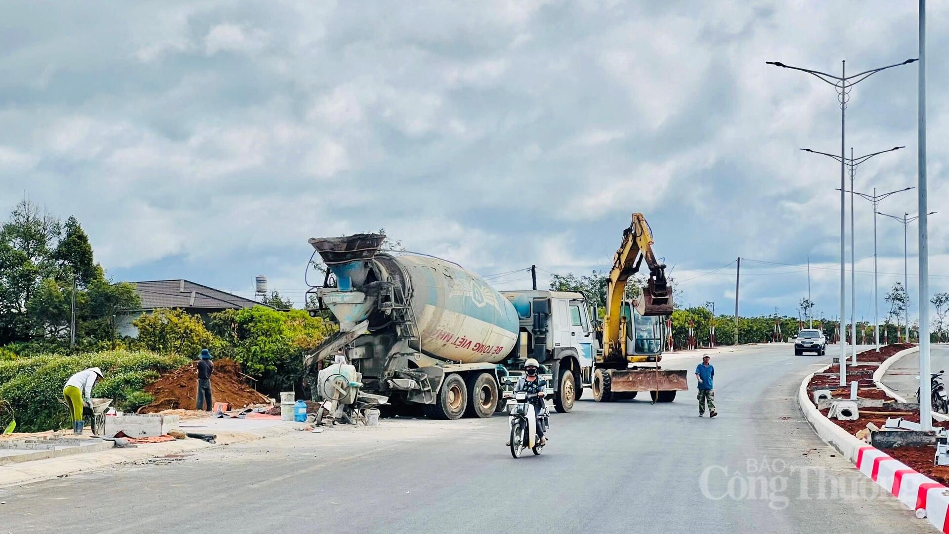 Cận cảnh đường hành lang kinh tế 1.200 tỷ đồng sắp 'về đích' ở Gia Lai - 2