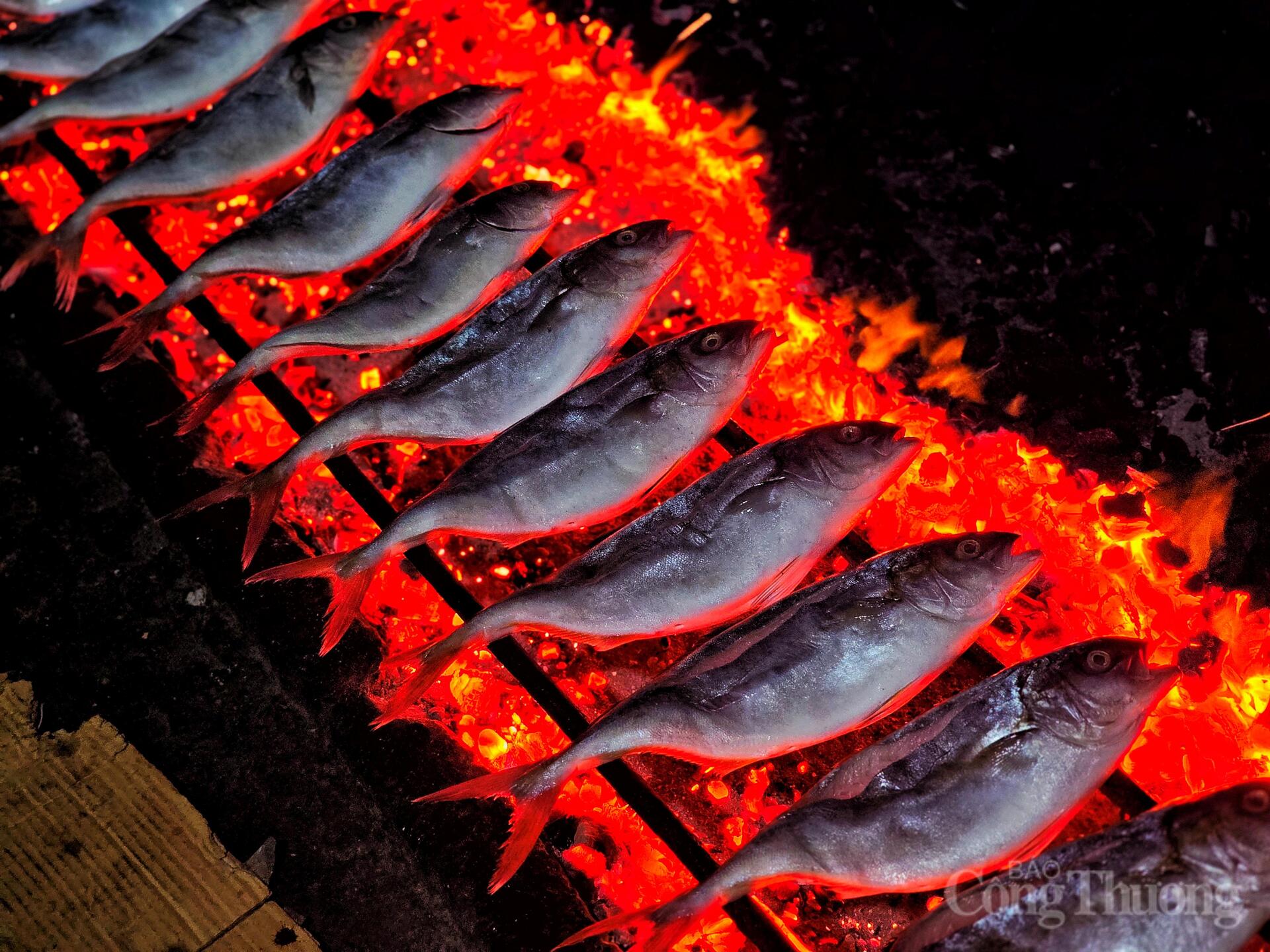 Nghề 'hun mắt' hái ra tiền ở thủ phủ cá nướng Hà Tĩnh - 7
