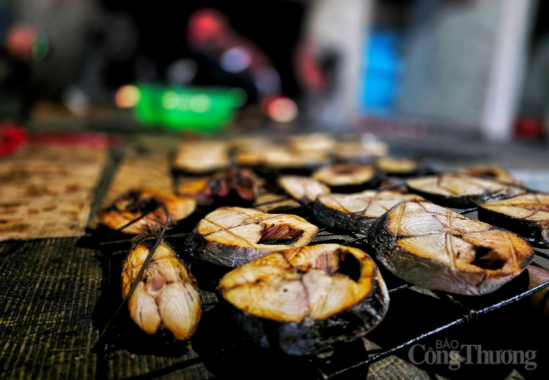 Nghề 'hun mắt' hái ra tiền ở thủ phủ cá nướng Hà Tĩnh - 4