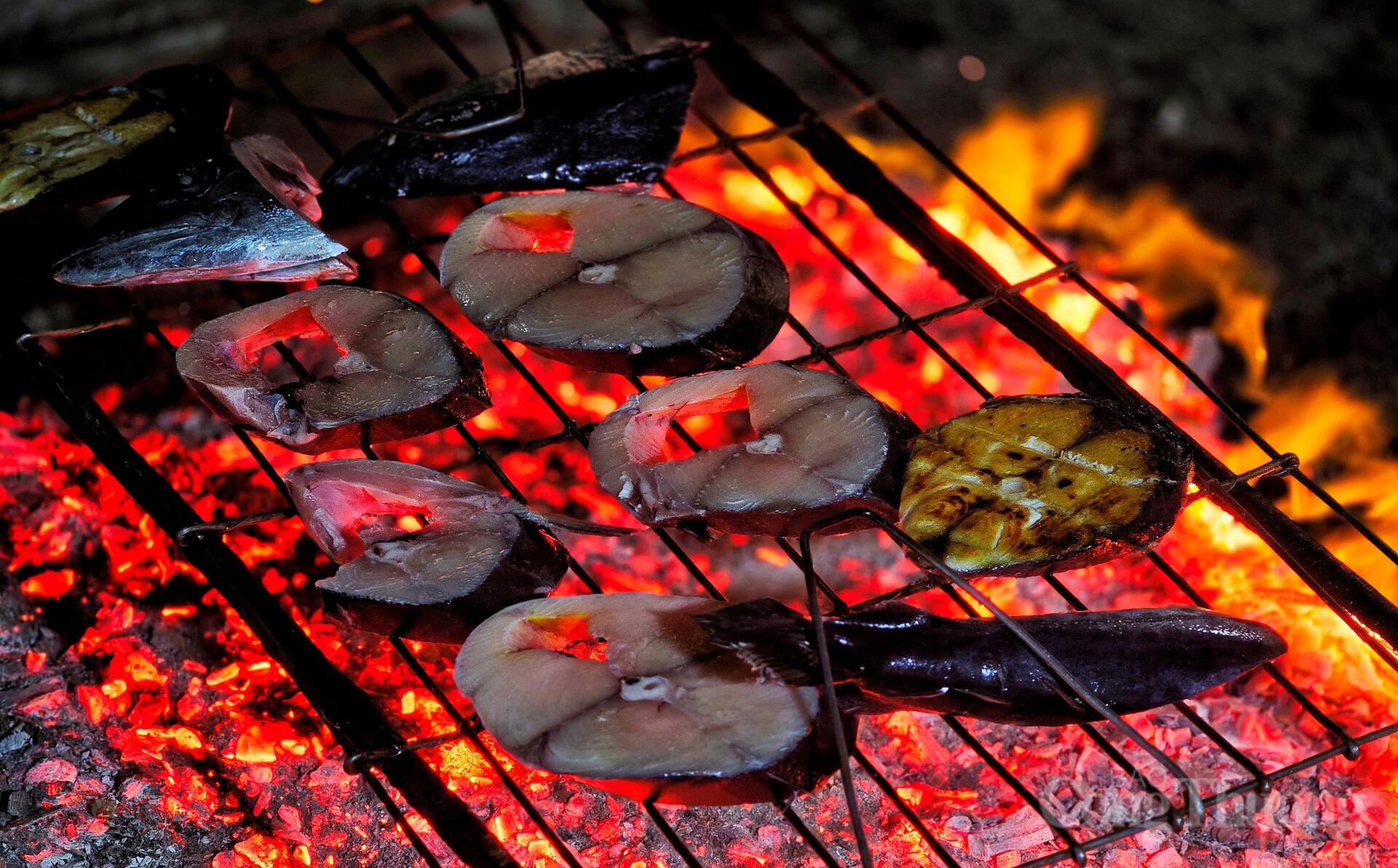 Nghề 'hun mắt' hái ra tiền ở thủ phủ cá nướng Hà Tĩnh - 14