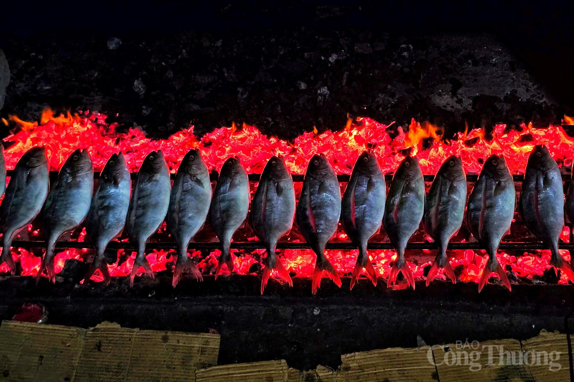 Nghề 'hun mắt' hái ra tiền ở thủ phủ cá nướng Hà Tĩnh - 11