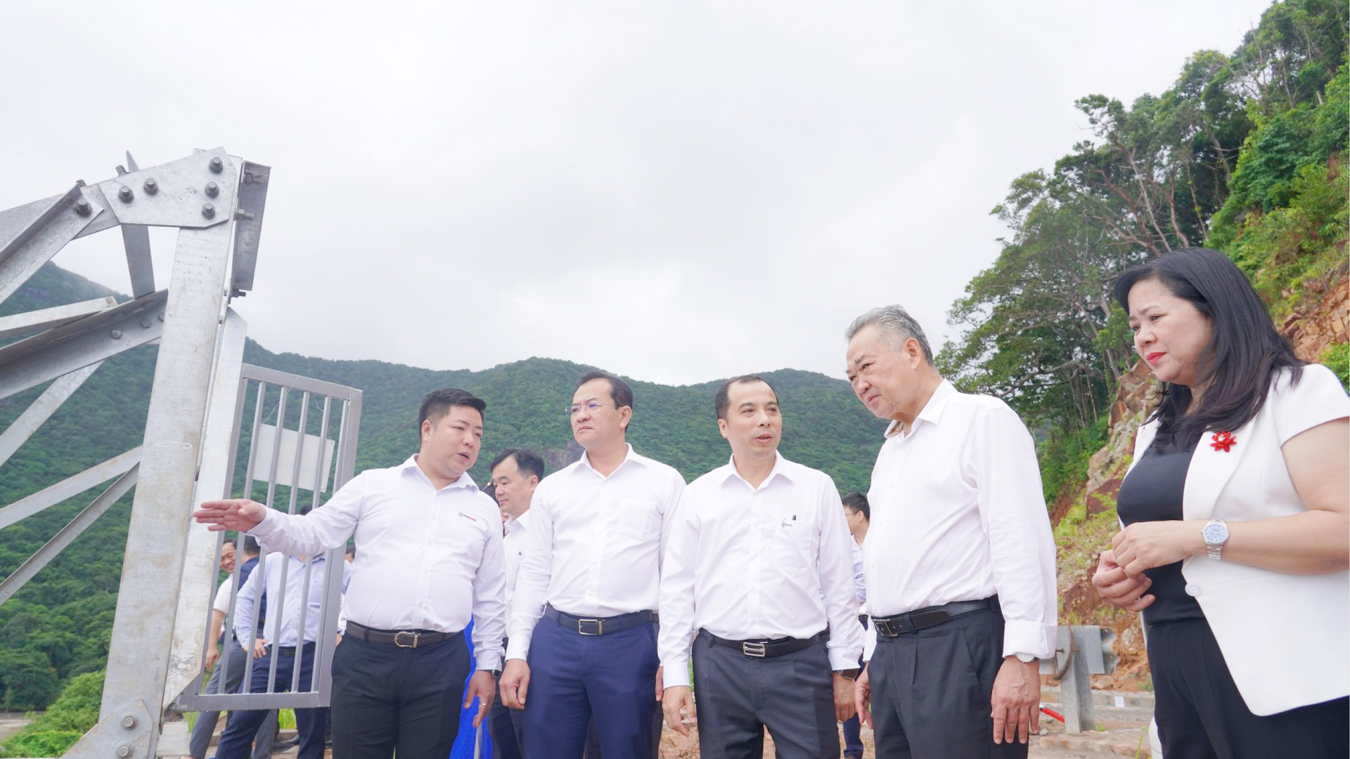 Tết của những người thợ điện ở đặc khu Côn Đảo - 7