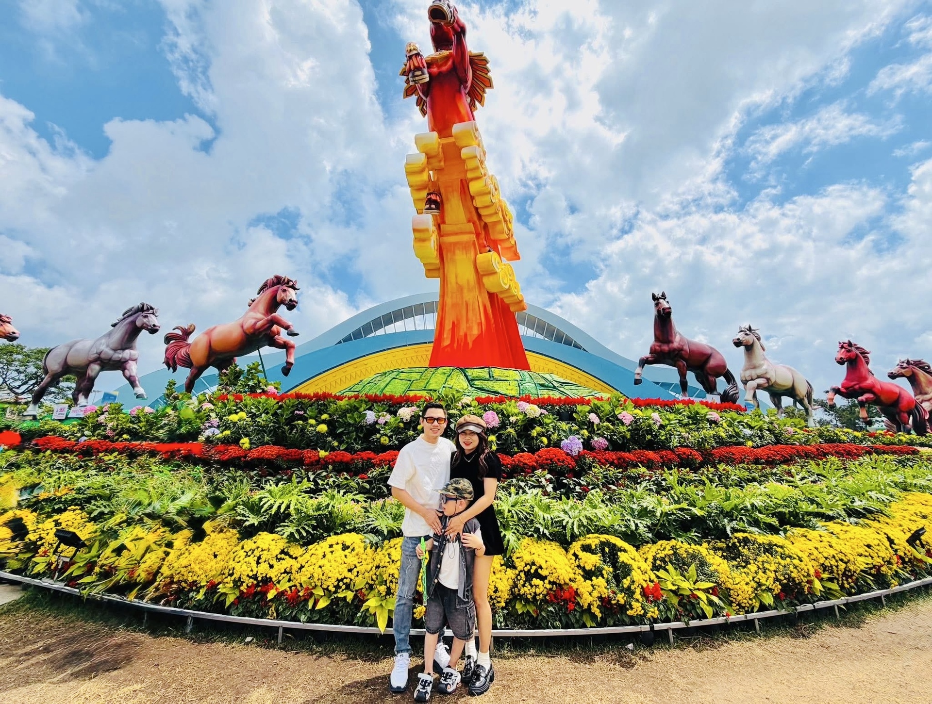 Gia Lai: Cụm linh vật gây 'sốt', hút khách tham quan - 11