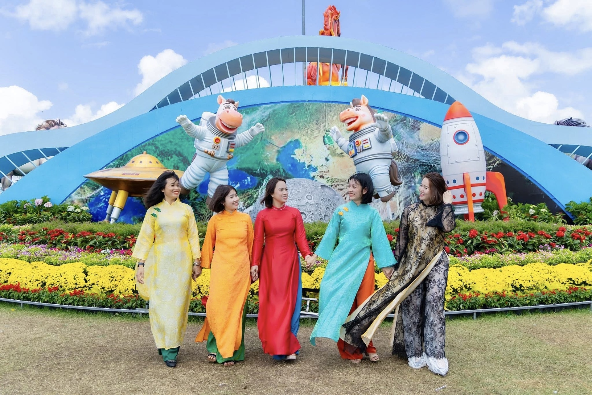 Gia Lai: Cụm linh vật gây 'sốt', hút khách tham quan - 3