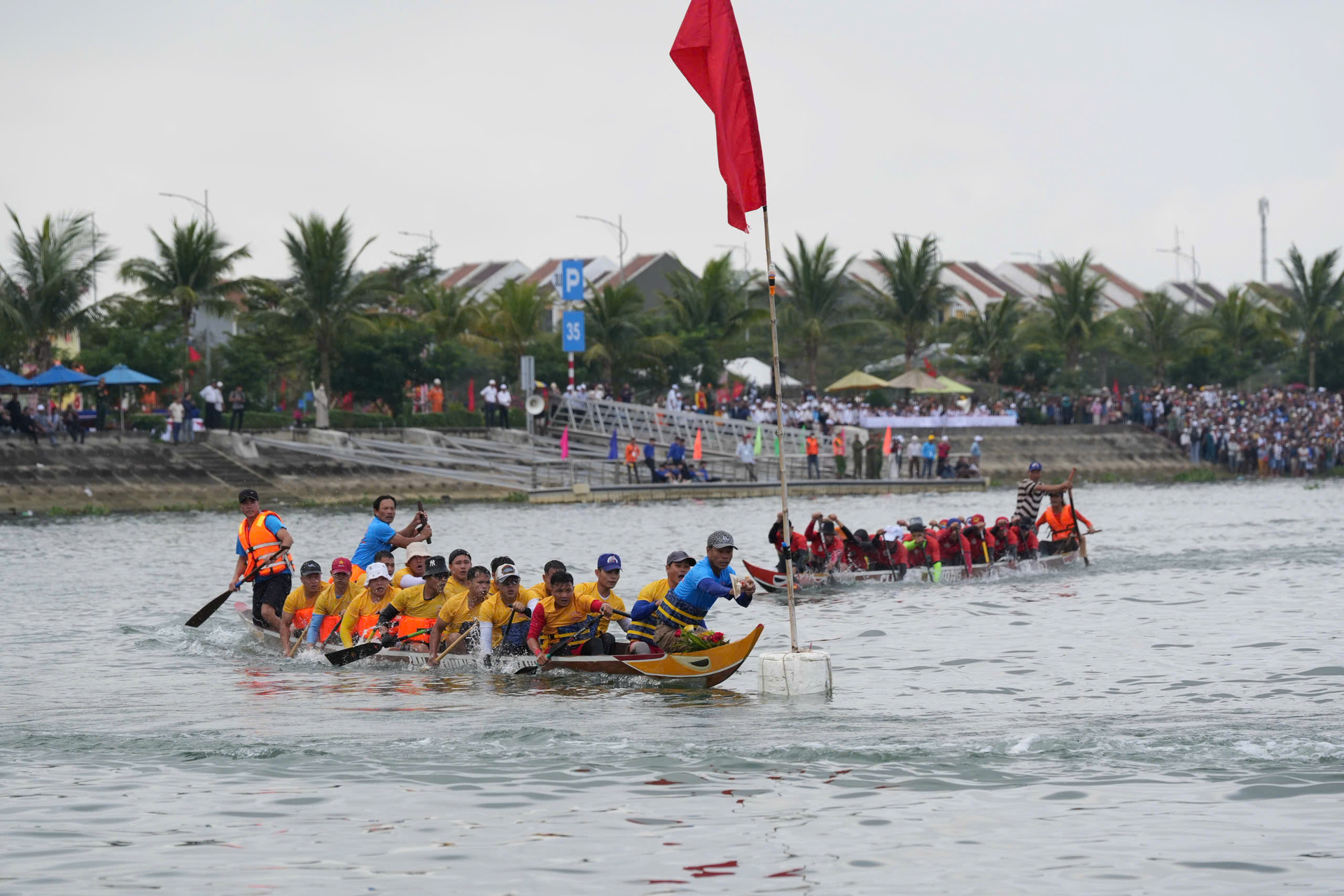 Đà Nẵng: Sôi nổi giải đua thuyền truyền thống đầu xuân - 2