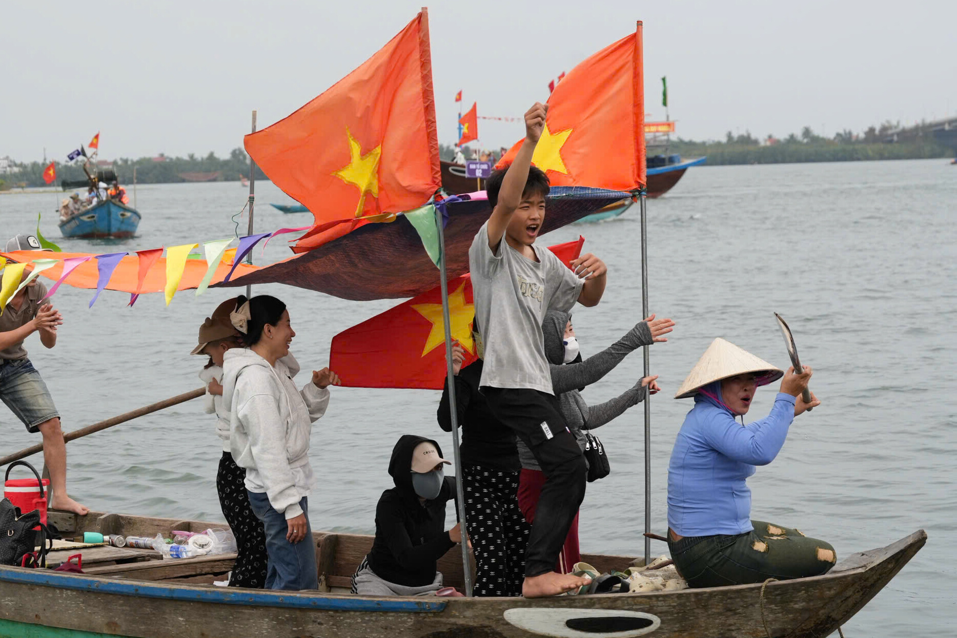 Đà Nẵng: Sôi nổi giải đua thuyền truyền thống đầu xuân - 16