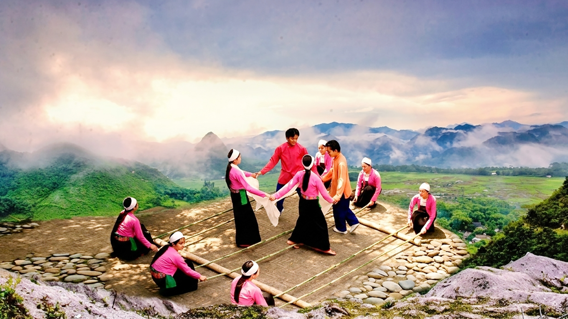  Nhà thơ Lò Cao Nhum: Rượu núi  ai rót mà say… - 1