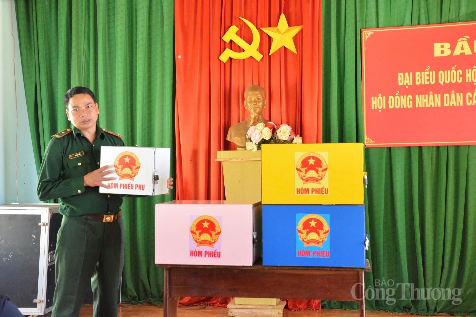 Ngày bầu cử ở vùng đất biên cương - 4