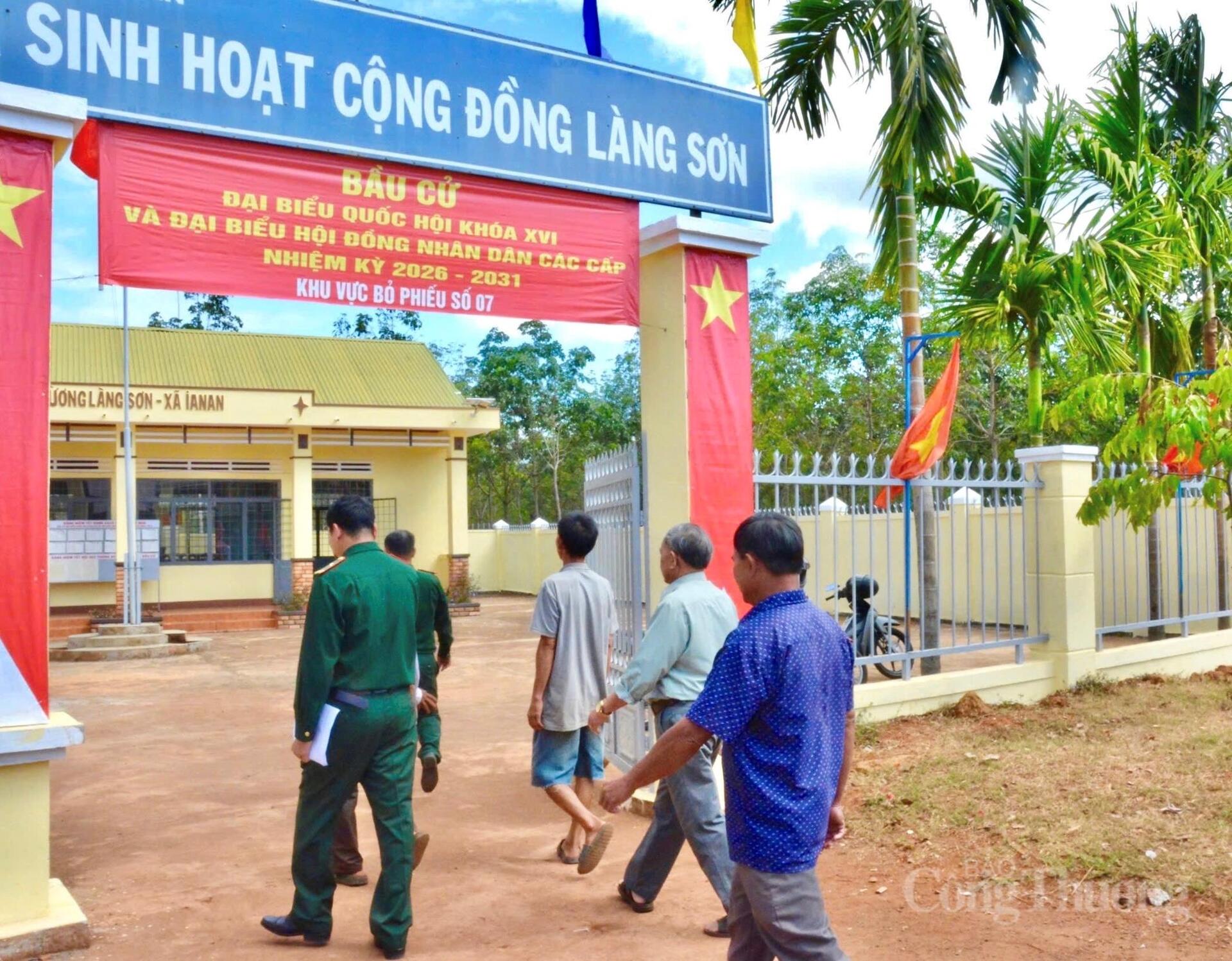 Ngày bầu cử ở vùng đất biên cương - 1