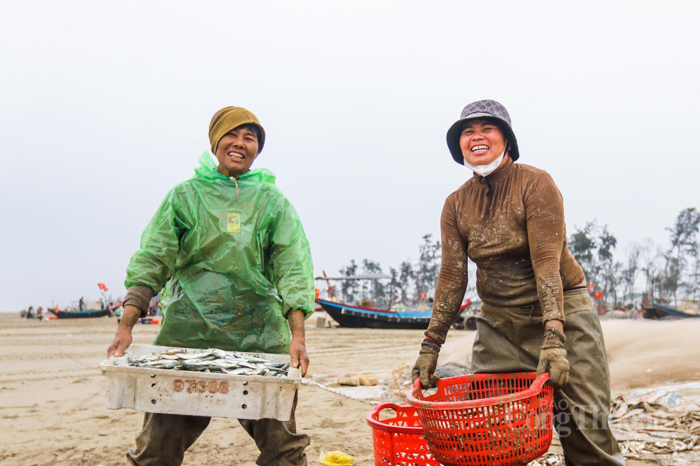 Ngư dân Hà Tĩnh phấn khởi trúng đậm 'lộc biển' - 4