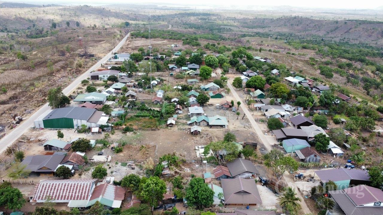 Buôn H'Mông nhìn từ trên cao