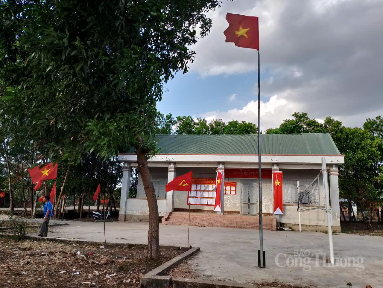 Công tác chuẩn bị bầu cử các cấp tại nhà văn hoá cộng đồng Buôn H'Mông đã sẵn sàng