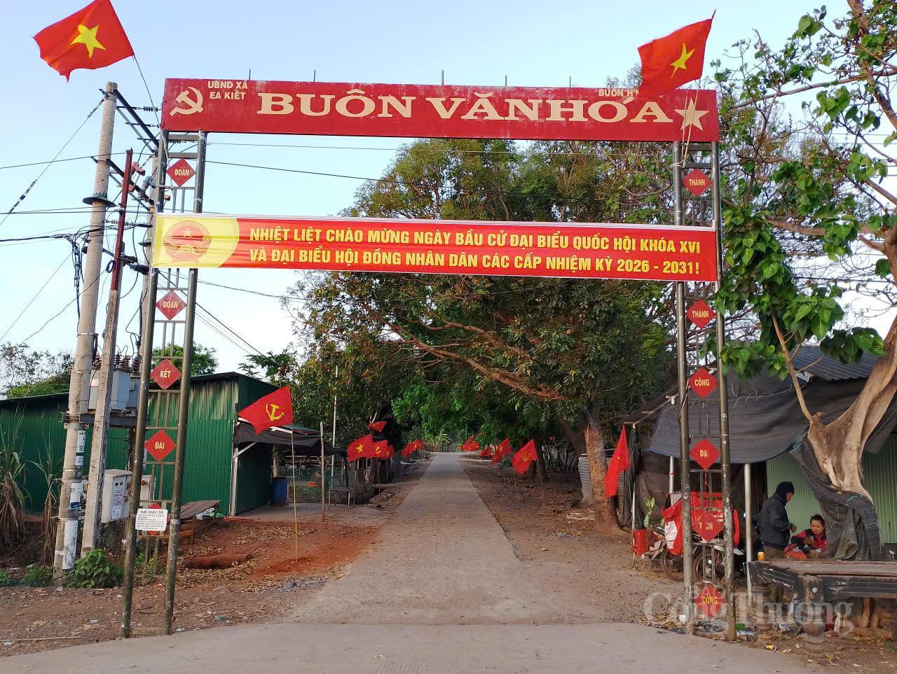 Băng rôn chào mừng ngày bầu cử các cấp ở Buôn H'Mông