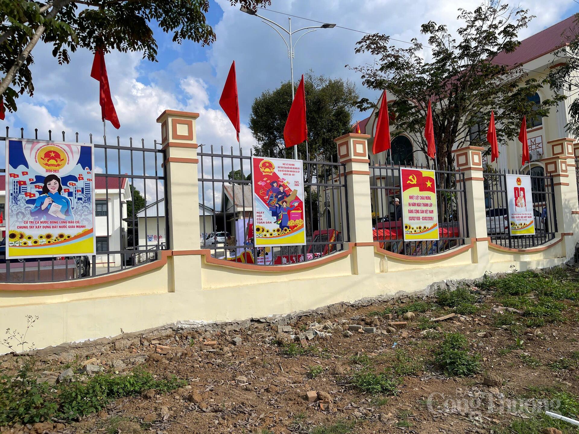 Áp phích tuyên truyền tại trụ sở UBND xã Yang Mao