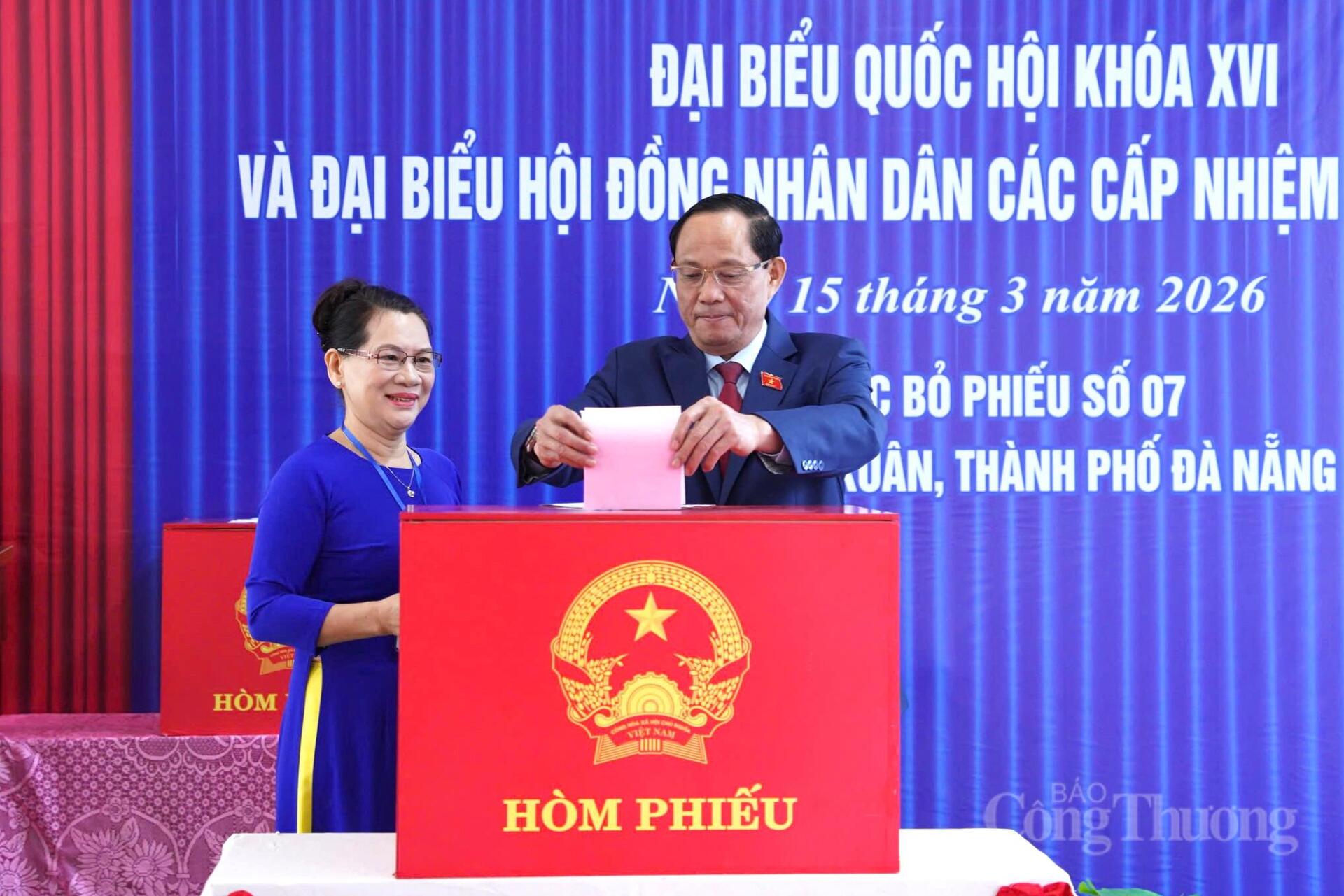 Một số hình ảnh cử tri Đà Nẵng tham gia bầu cử - 3