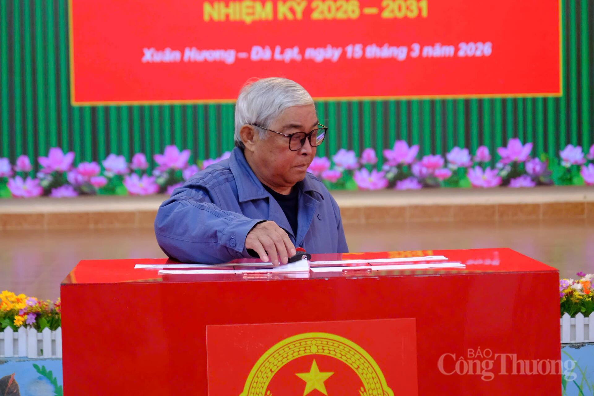 Đến 11h sáng nay ngày 15/3, tại các khu vực bỏ phiếu trên địa bàn Đặc khu Phú Quý đã có 20.867/23.004 cử tri tham gia thực hiện quyền bầu cử, đạt tỷ lệ 90,71%. Trong đó 2 khu vực bỏ phiếu đã hoàn thành 100%.