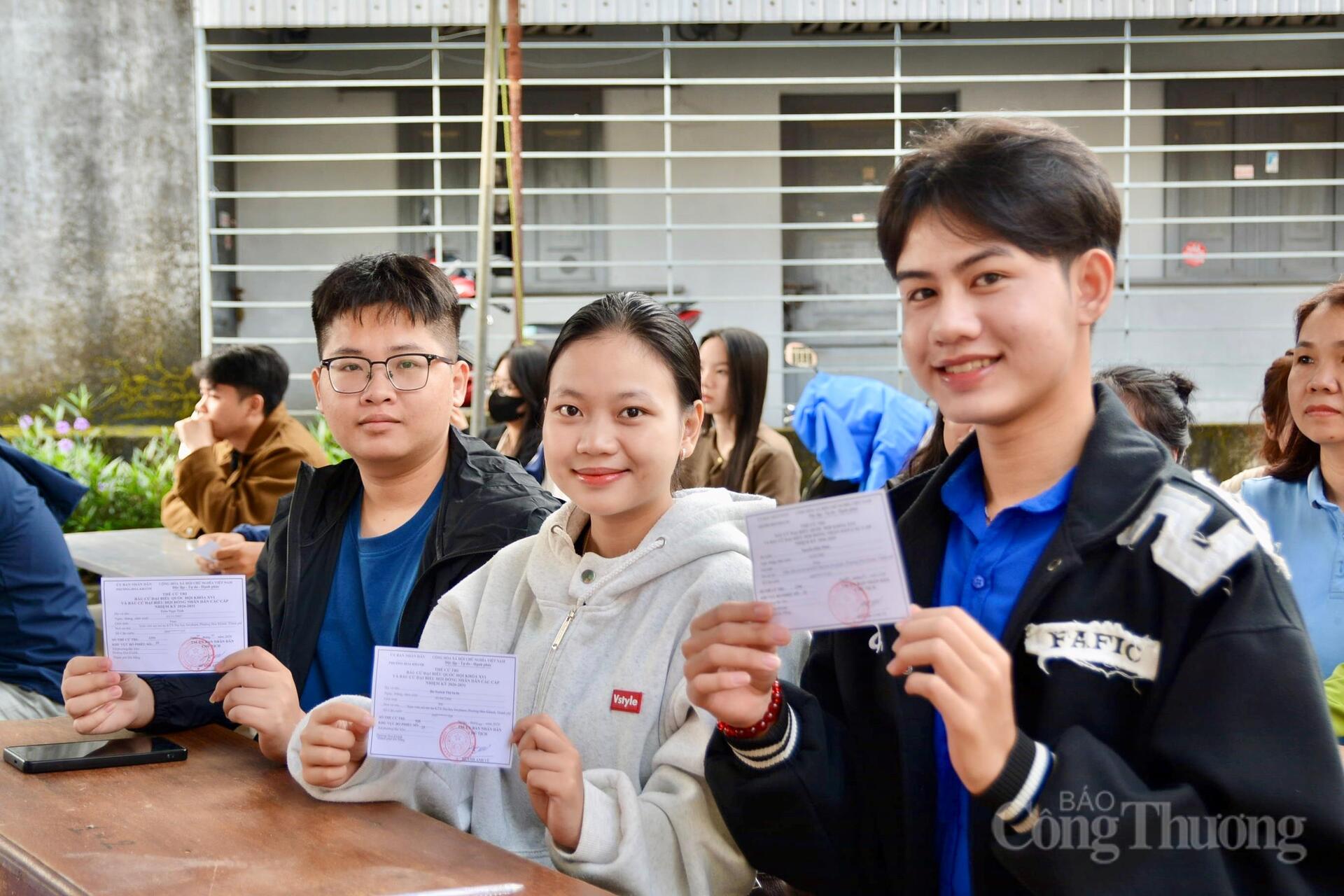 Một số hình ảnh cử tri Đà Nẵng tham gia bầu cử - 17