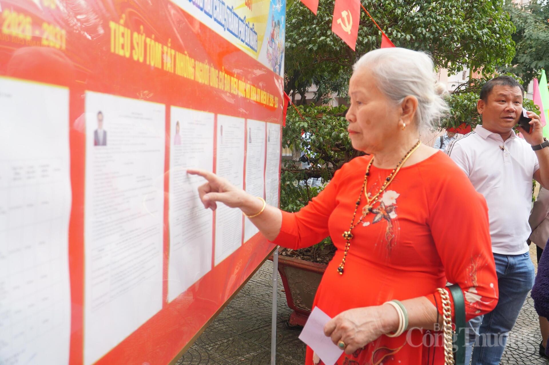 Một số hình ảnh cử tri Đà Nẵng tham gia bầu cử - 5