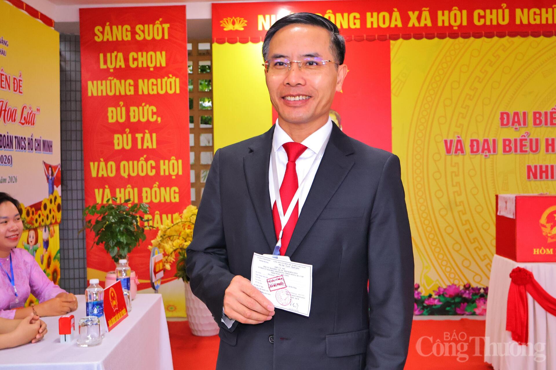 Một số hình ảnh cử tri Đà Nẵng tham gia bầu cử - 13