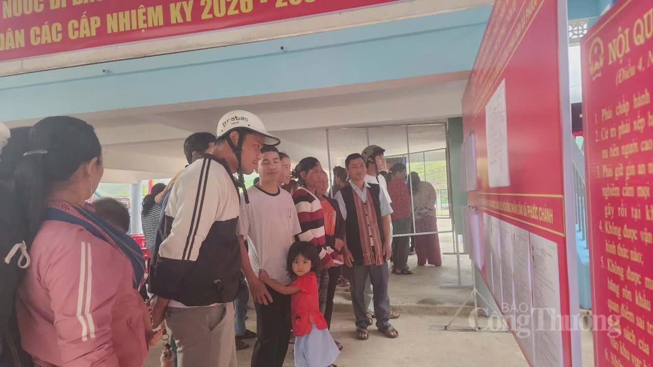 Một số hình ảnh cử tri Đà Nẵng tham gia bầu cử - 20