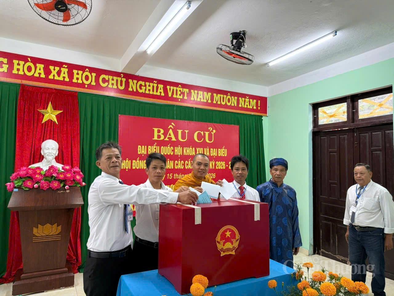 Một số hình ảnh cử tri Đà Nẵng tham gia bầu cử - 24