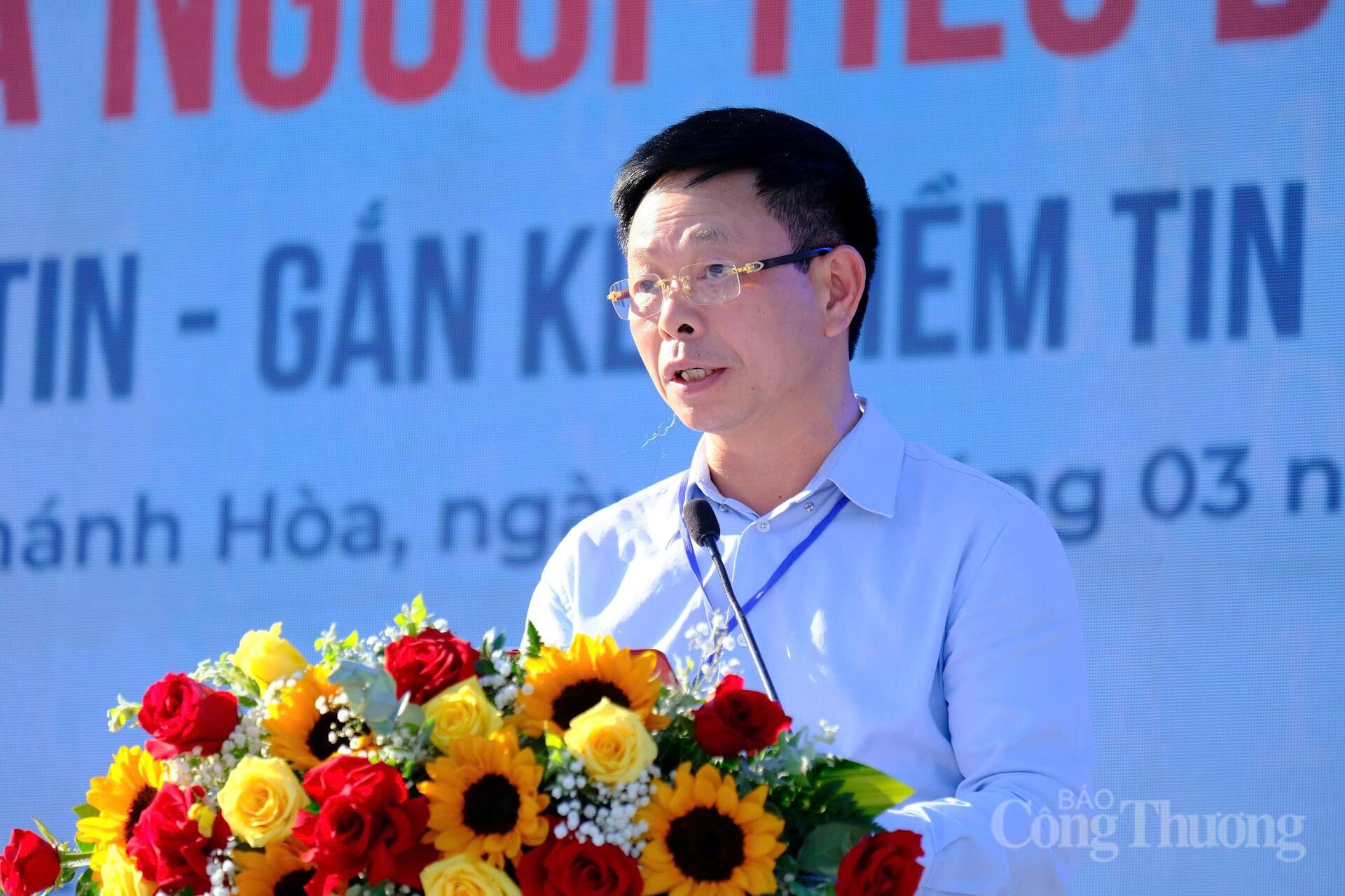 Nhà báo Phùng Công Sưởng, Tổng Biên tập Báo Tiền Phong phát biểu tại lễ phát động. Ảnh: Lê Sơn