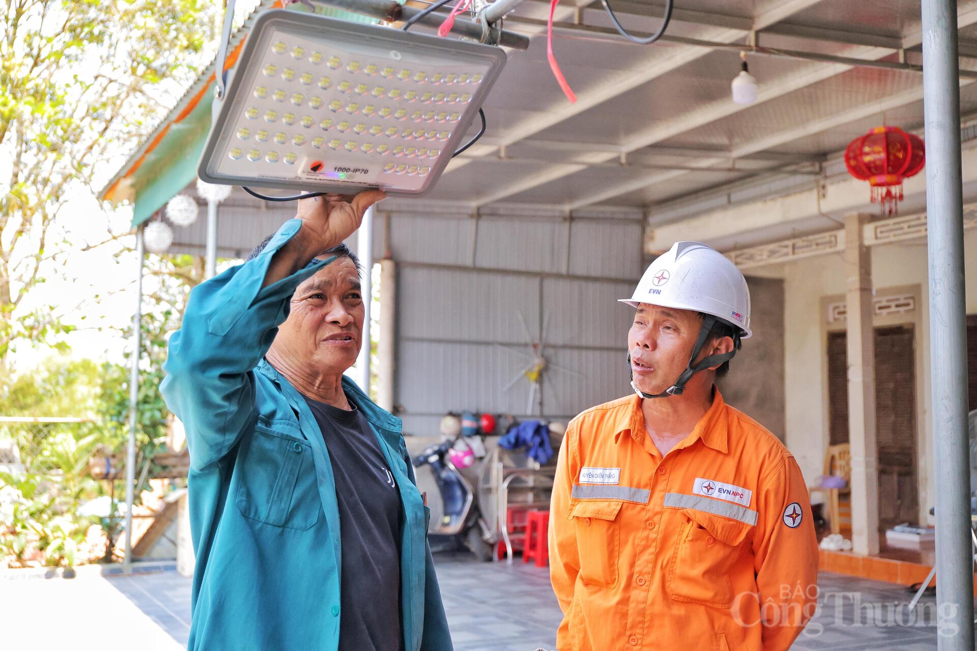 Oằn mình dưới nắng nóng, giữ ổn định lưới điện cho nhân dân - 10