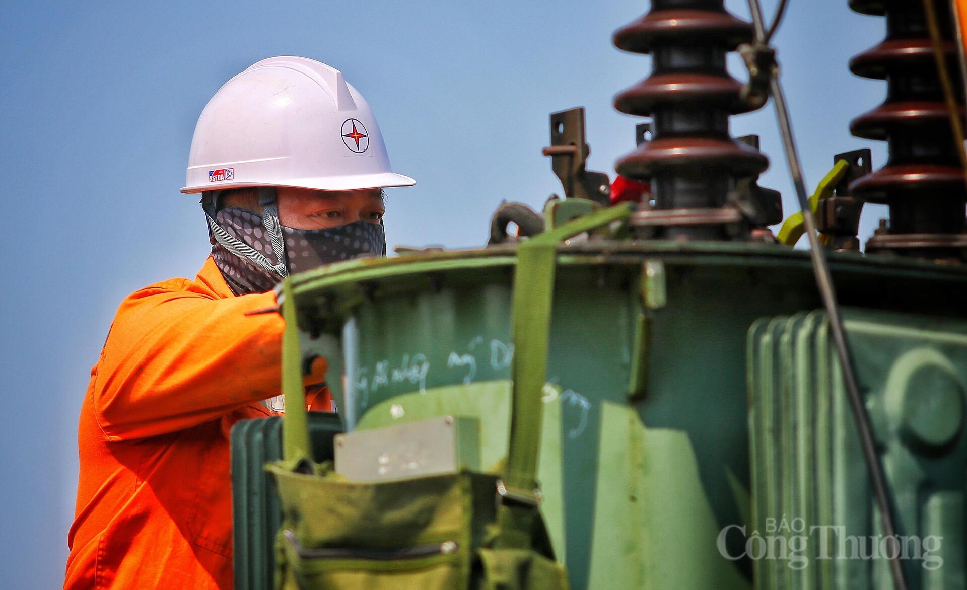 Oằn mình dưới nắng nóng, giữ ổn định lưới điện cho nhân dân - 5
