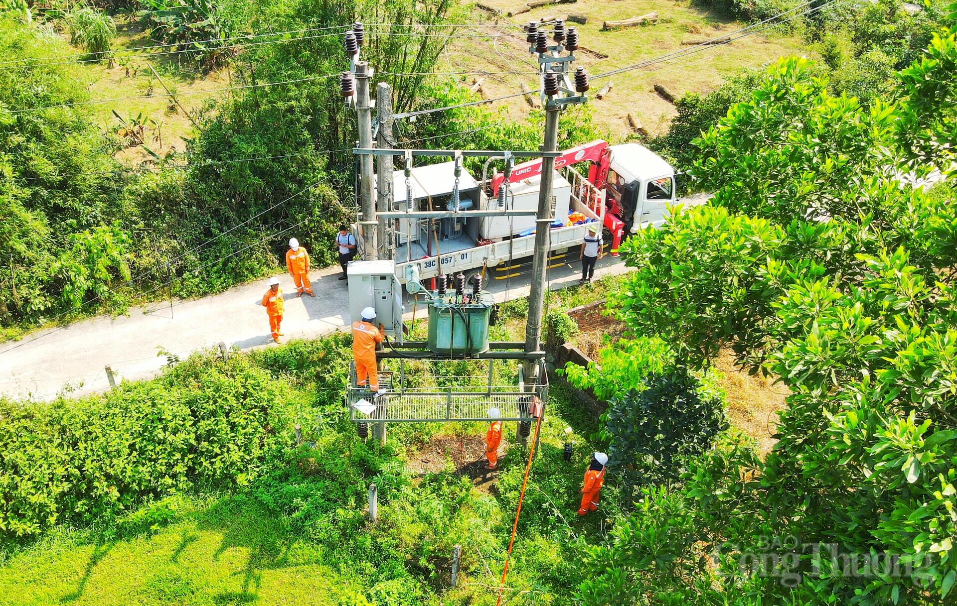 Oằn mình dưới nắng nóng, giữ ổn định lưới điện cho nhân dân - 4