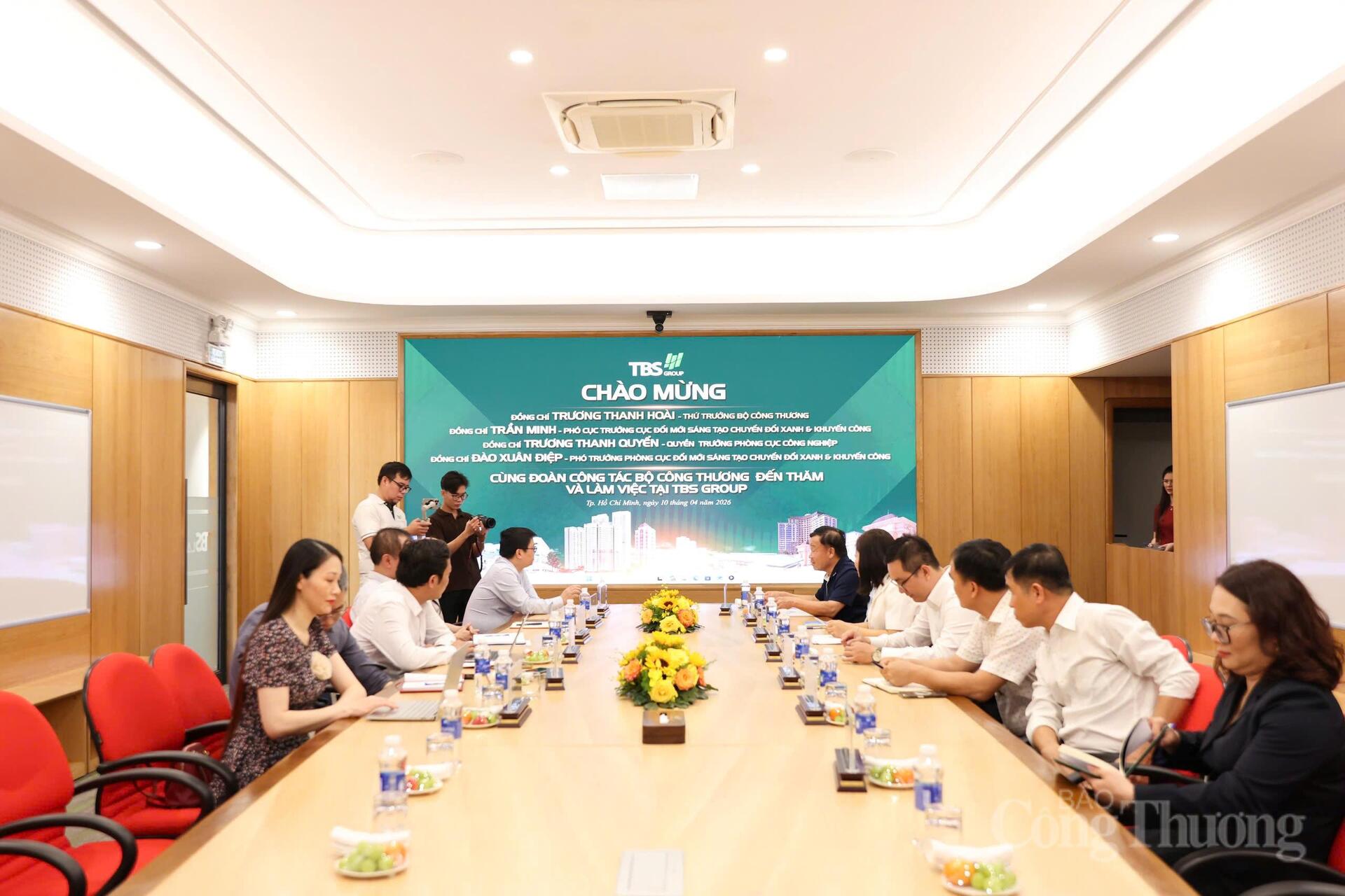 Thứ trưởng Trương Thanh Hoài làm việc với Hiệp hội Da giày – Túi xách Việt Nam - 1