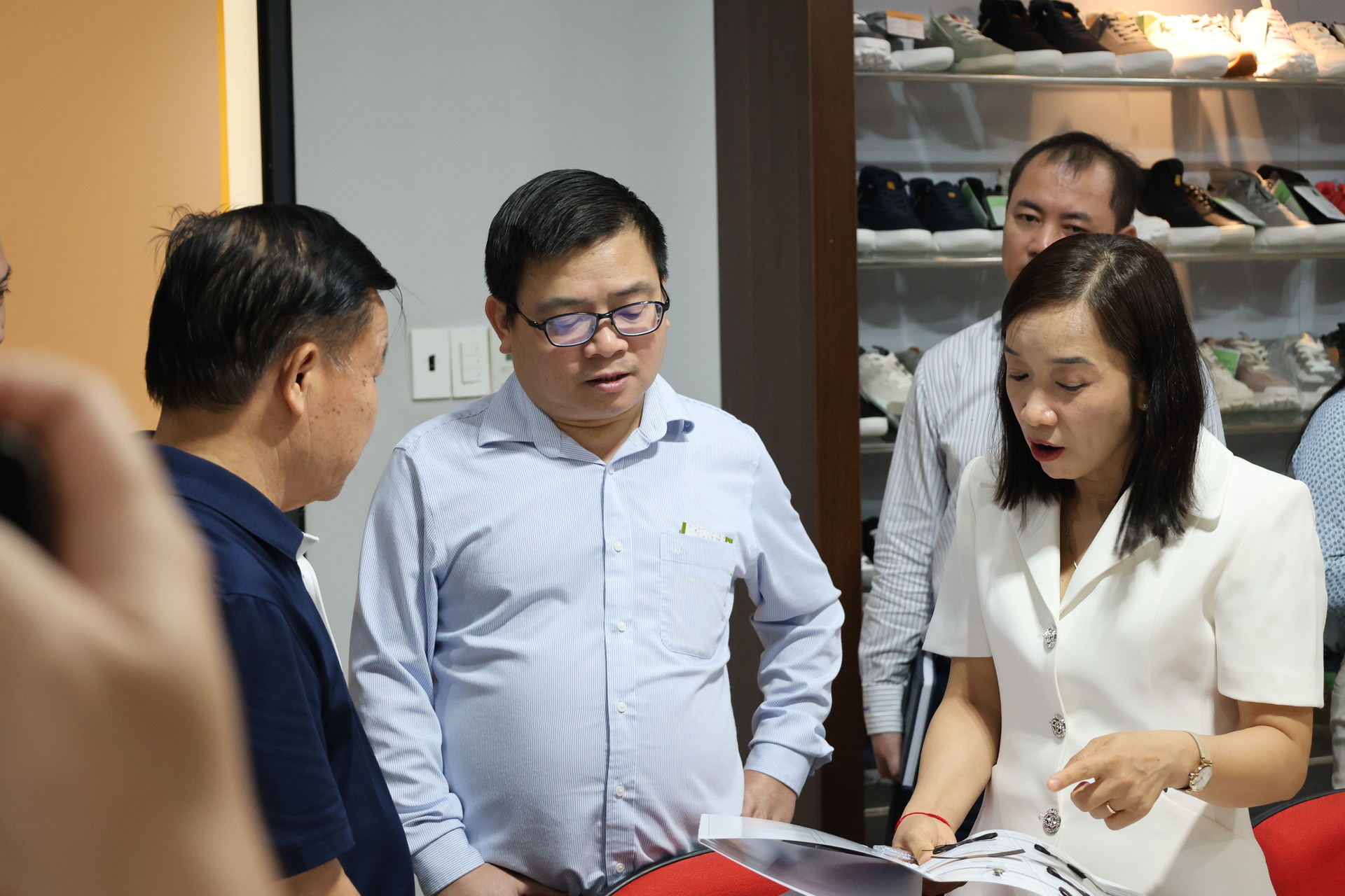 Thứ trưởng Trương Thanh Hoài làm việc với Hiệp hội Da giày – Túi xách Việt Nam - 13