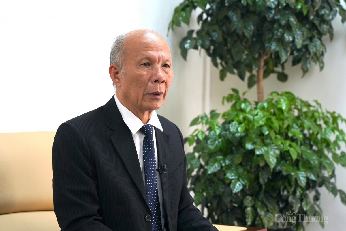 PGS.TS Đinh Trọng Thịnh trao đổi với phóng viên Báo Công Thương.