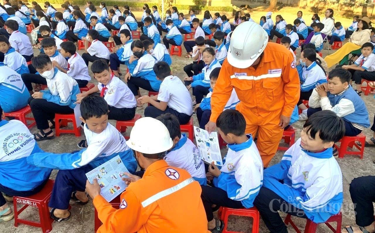 Thu hẹp khoảng cách 'chủ trương - thực tiễn' trong tiết kiệm điện - 11