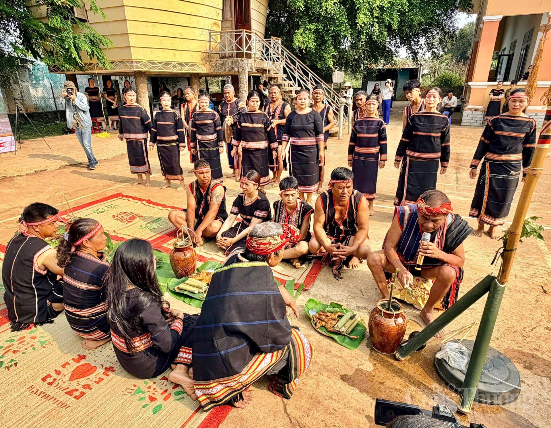 Đặc sắc nghi lễ cưới hỏi truyền thống của người Jrai - 2