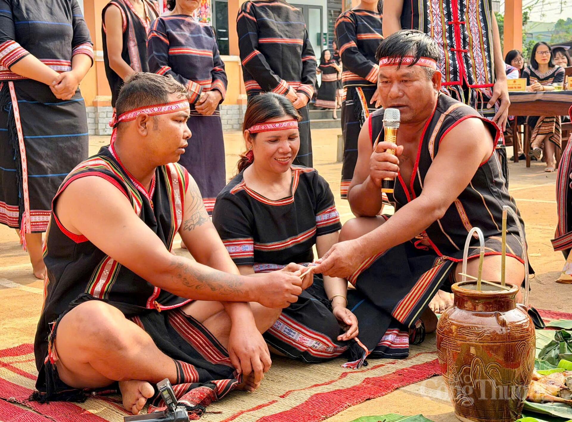 Đặc sắc nghi lễ cưới hỏi truyền thống của người Jrai - 4