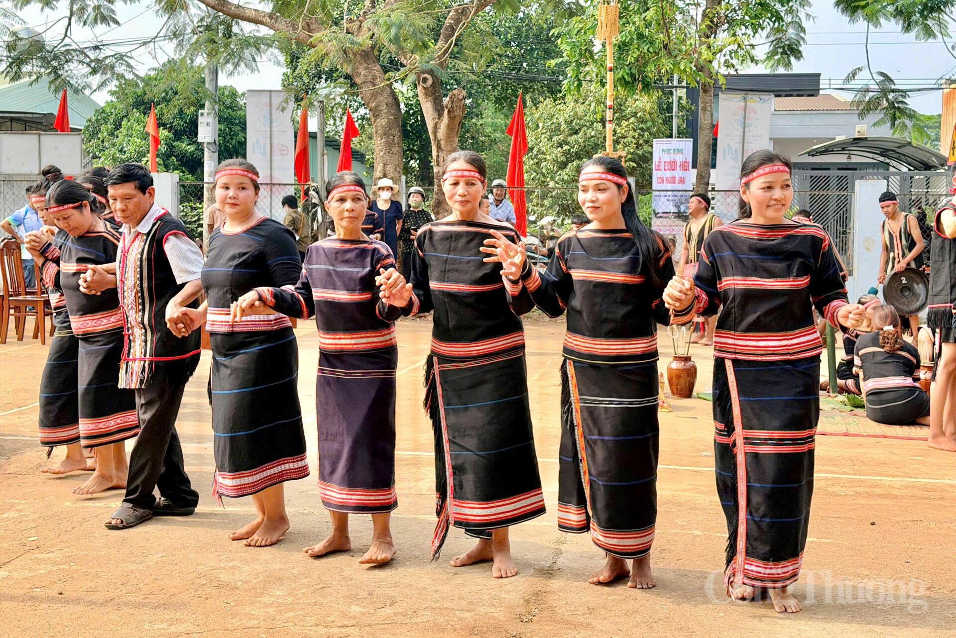 Đặc sắc nghi lễ cưới hỏi truyền thống của người Jrai - 11