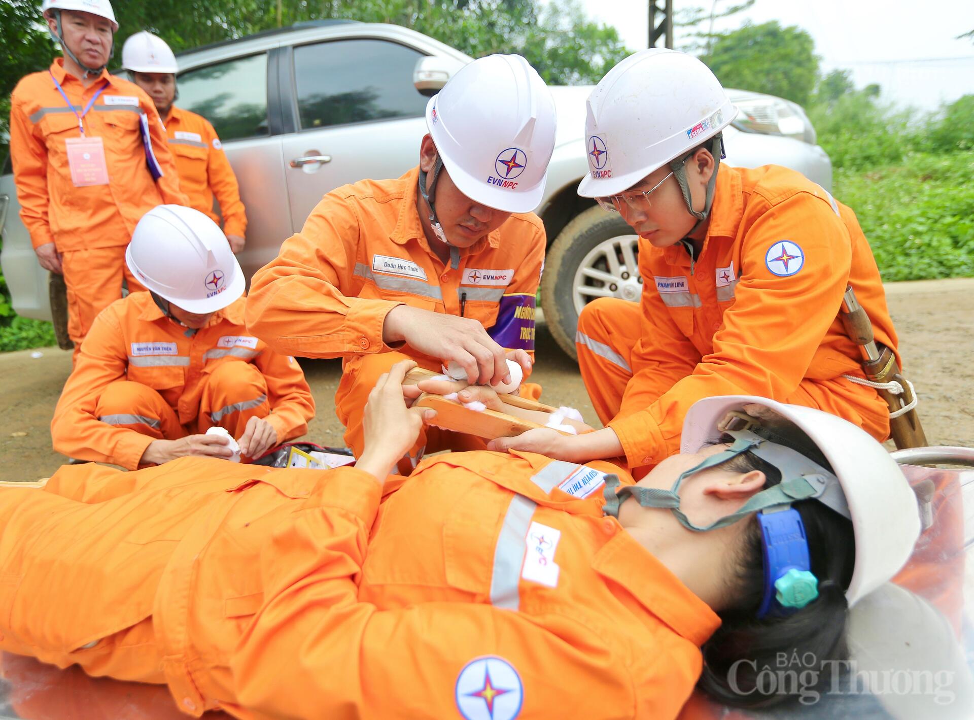 Ngành điện Thanh Hóa chủ động trước bão lũ, giữ dòng điện thông suốt - 11